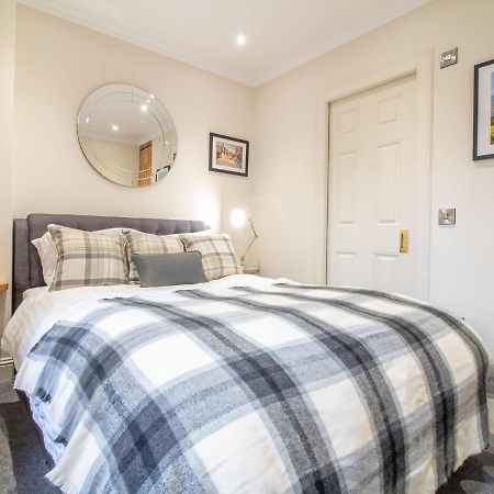 Luxury Royal Mile Apartment By The Castle - Sleeps 4 エディンバラ エクステリア 写真