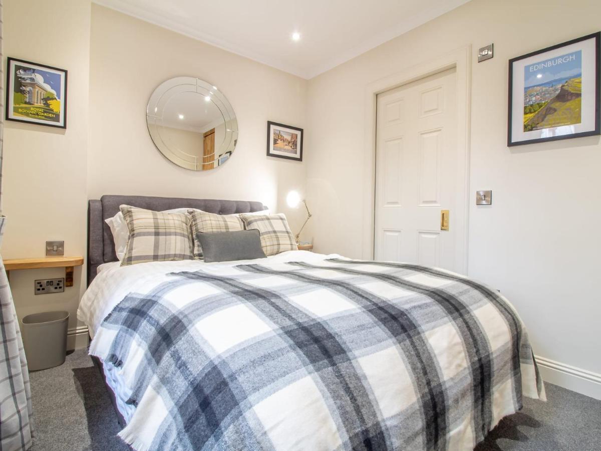 Luxury Royal Mile Apartment By The Castle - Sleeps 4 エディンバラ エクステリア 写真