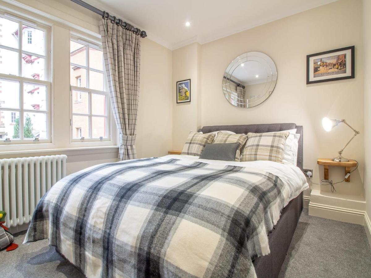 Luxury Royal Mile Apartment By The Castle - Sleeps 4 エディンバラ エクステリア 写真