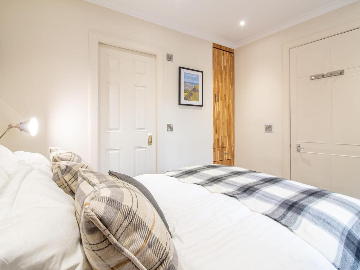 Luxury Royal Mile Apartment By The Castle - Sleeps 4 エディンバラ エクステリア 写真