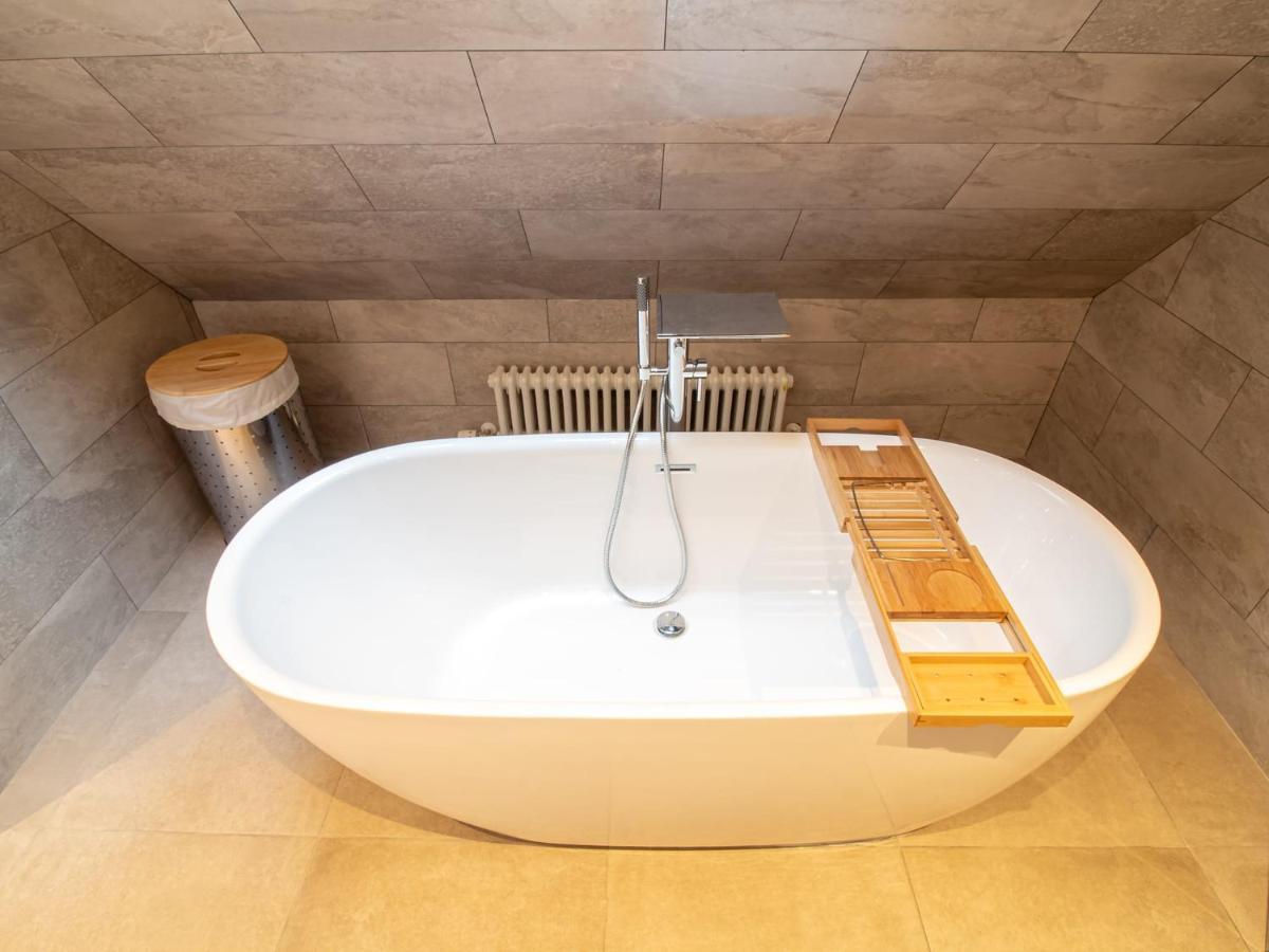 Luxury Royal Mile Apartment By The Castle - Sleeps 4 エディンバラ エクステリア 写真