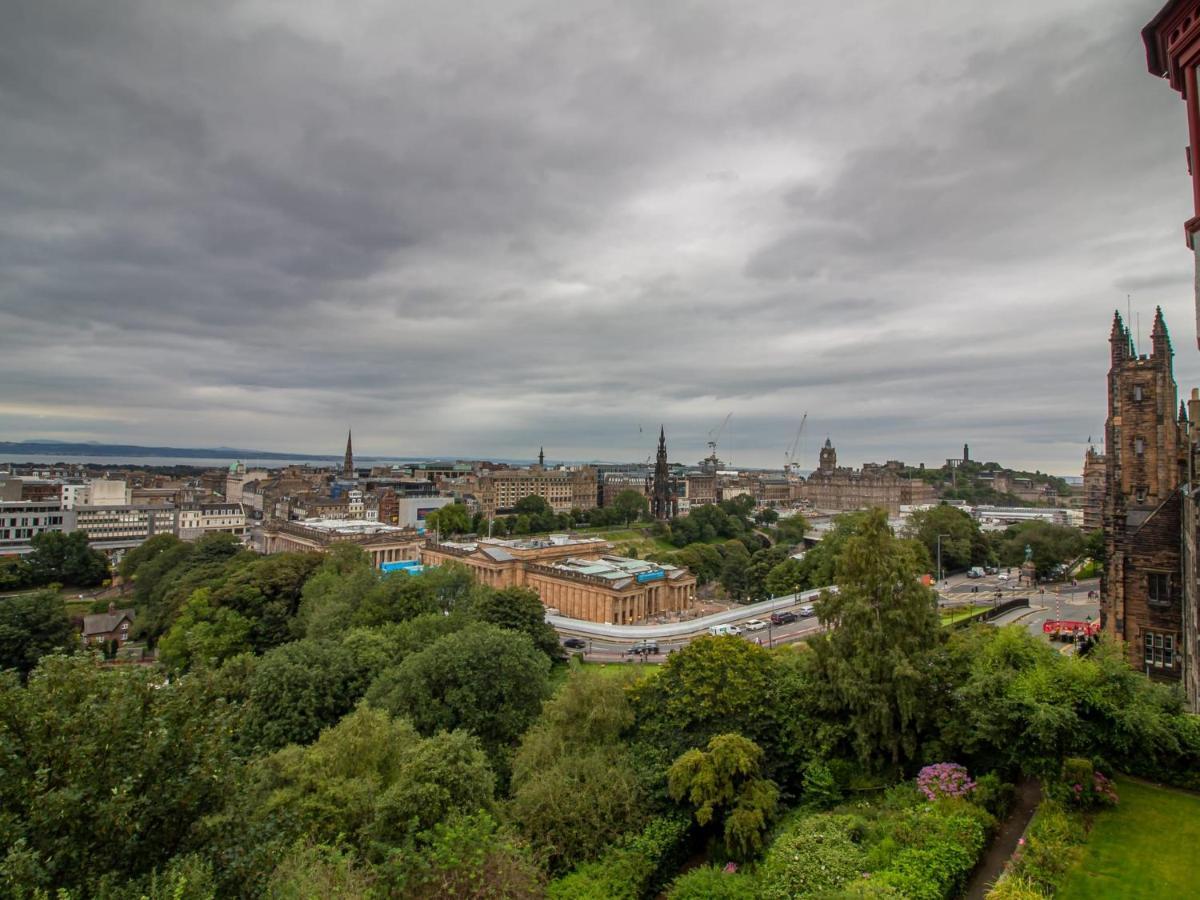Luxury Royal Mile Apartment By The Castle - Sleeps 4 エディンバラ エクステリア 写真