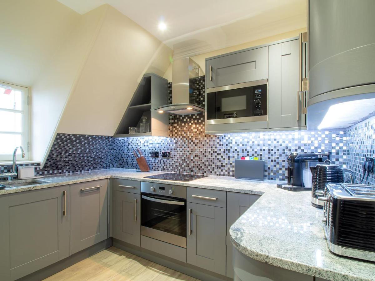 Luxury Royal Mile Apartment By The Castle - Sleeps 4 エディンバラ エクステリア 写真